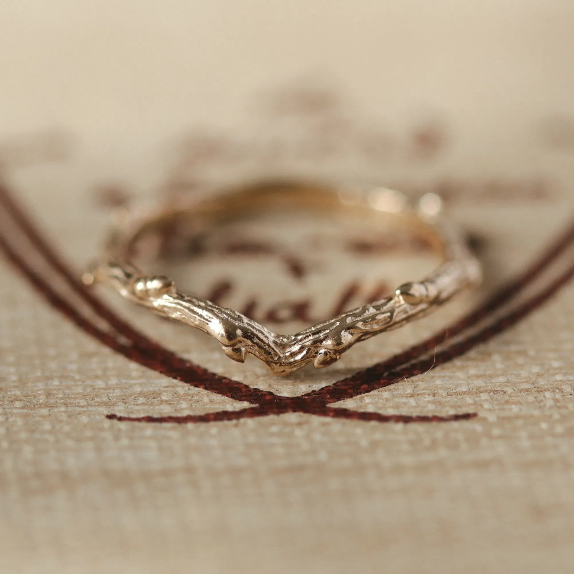 9ct Gold | Silvestre Single Wishbone Gothic Thorn Branch Ring
