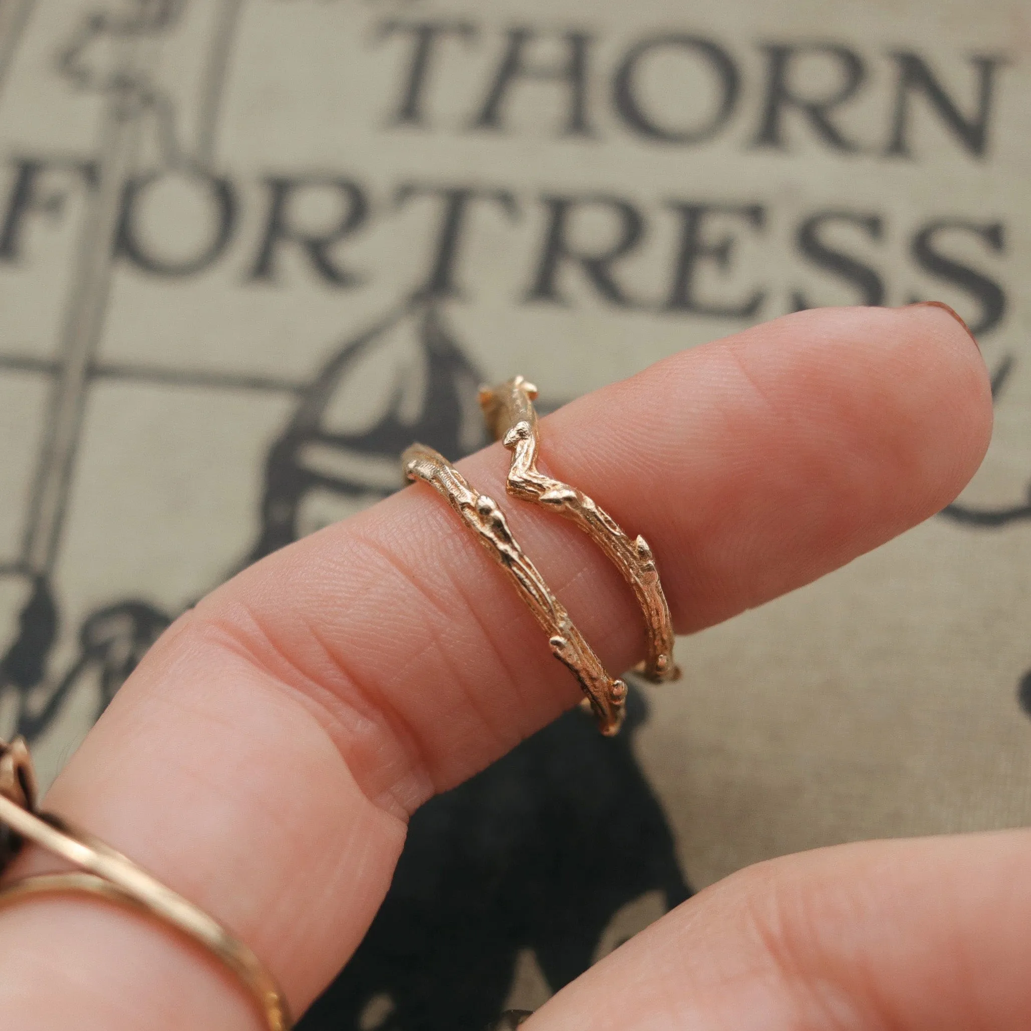 9ct Gold | Silvestre Single Wishbone Gothic Thorn Branch Ring