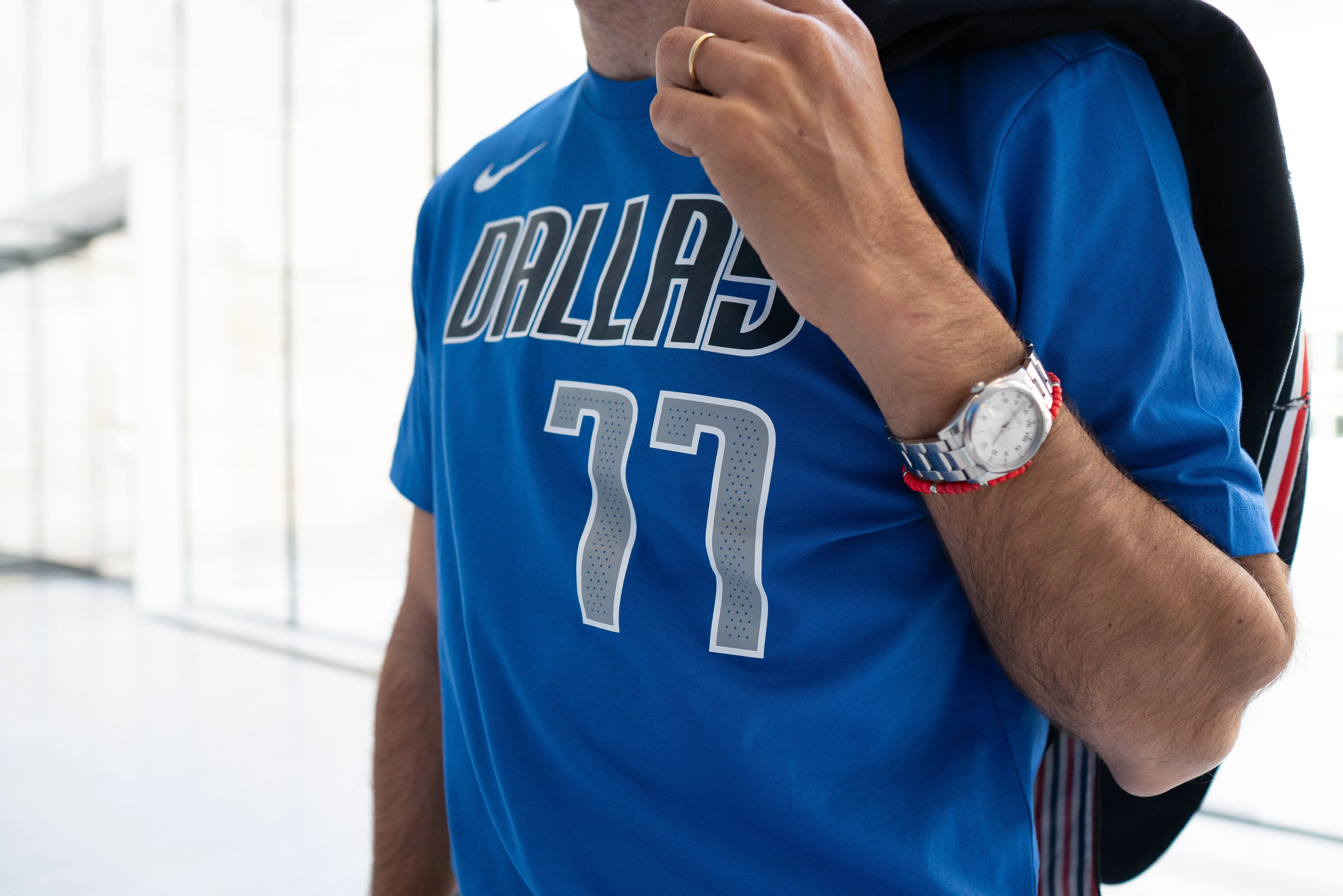 DALLAS MAVERICKS LUKA DONČIĆ NIKE ICON NAME & NUMBER TEE