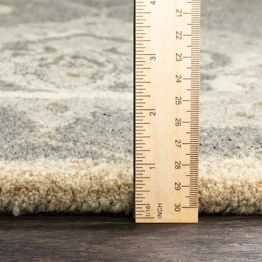 Macbarn Traditional Area Rug