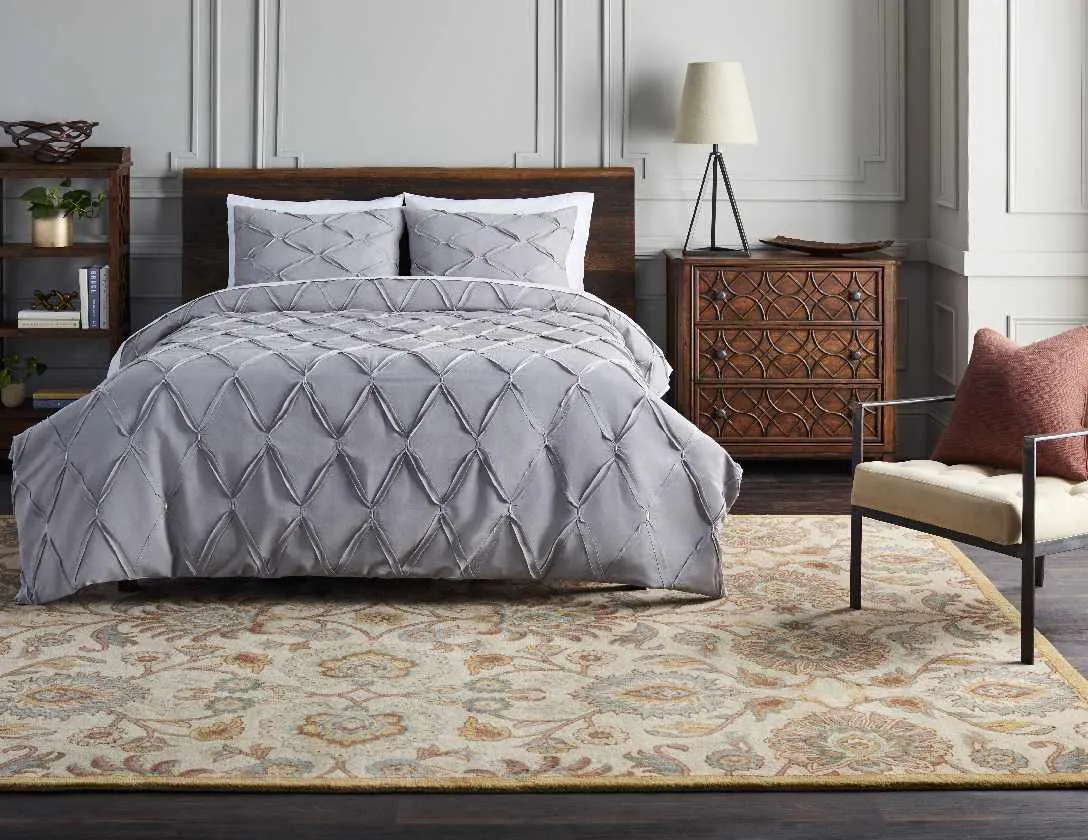 Macbarn Traditional Area Rug