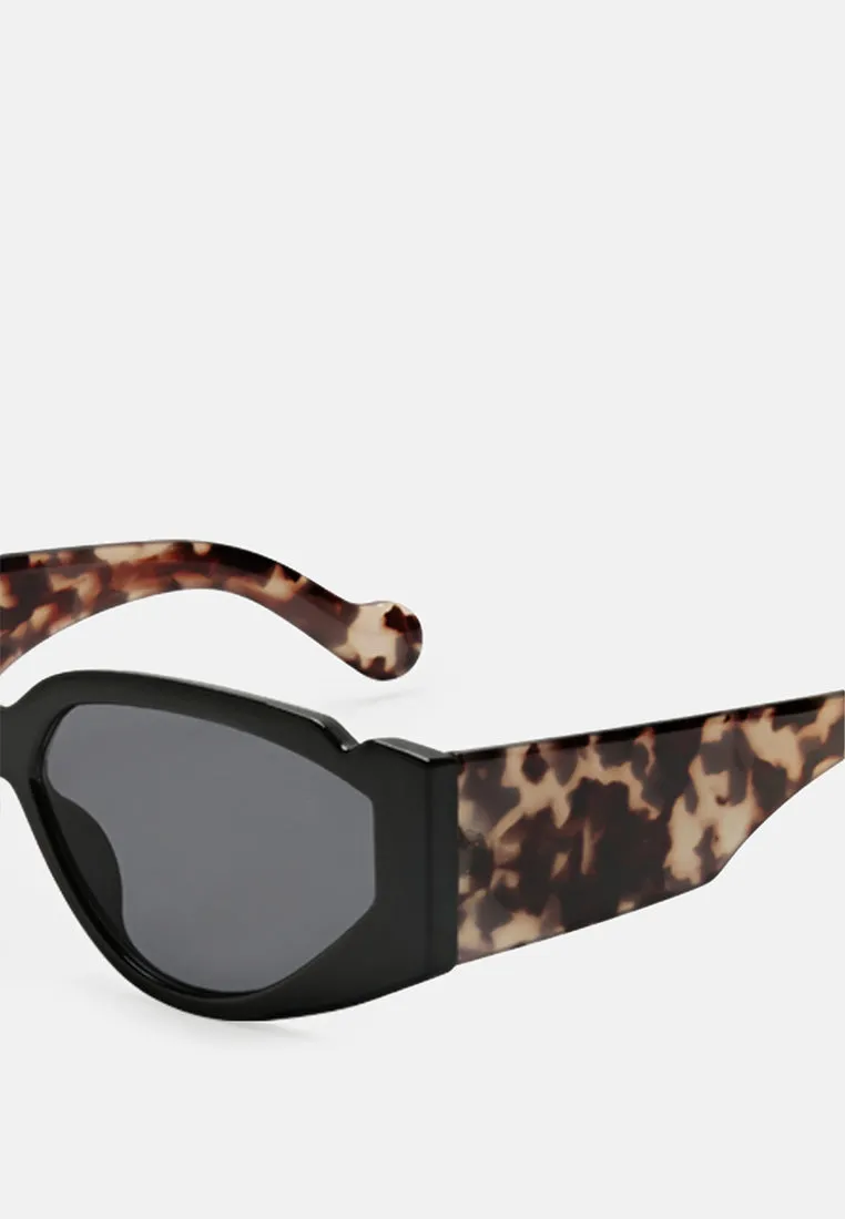 Sport Sunglasses With Printed Temples