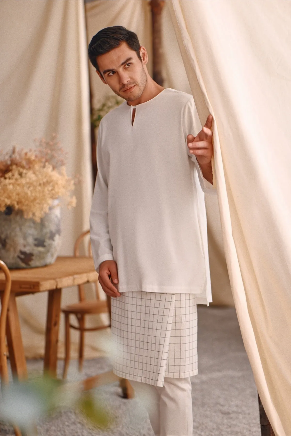 The Bayu Men Kurta - White