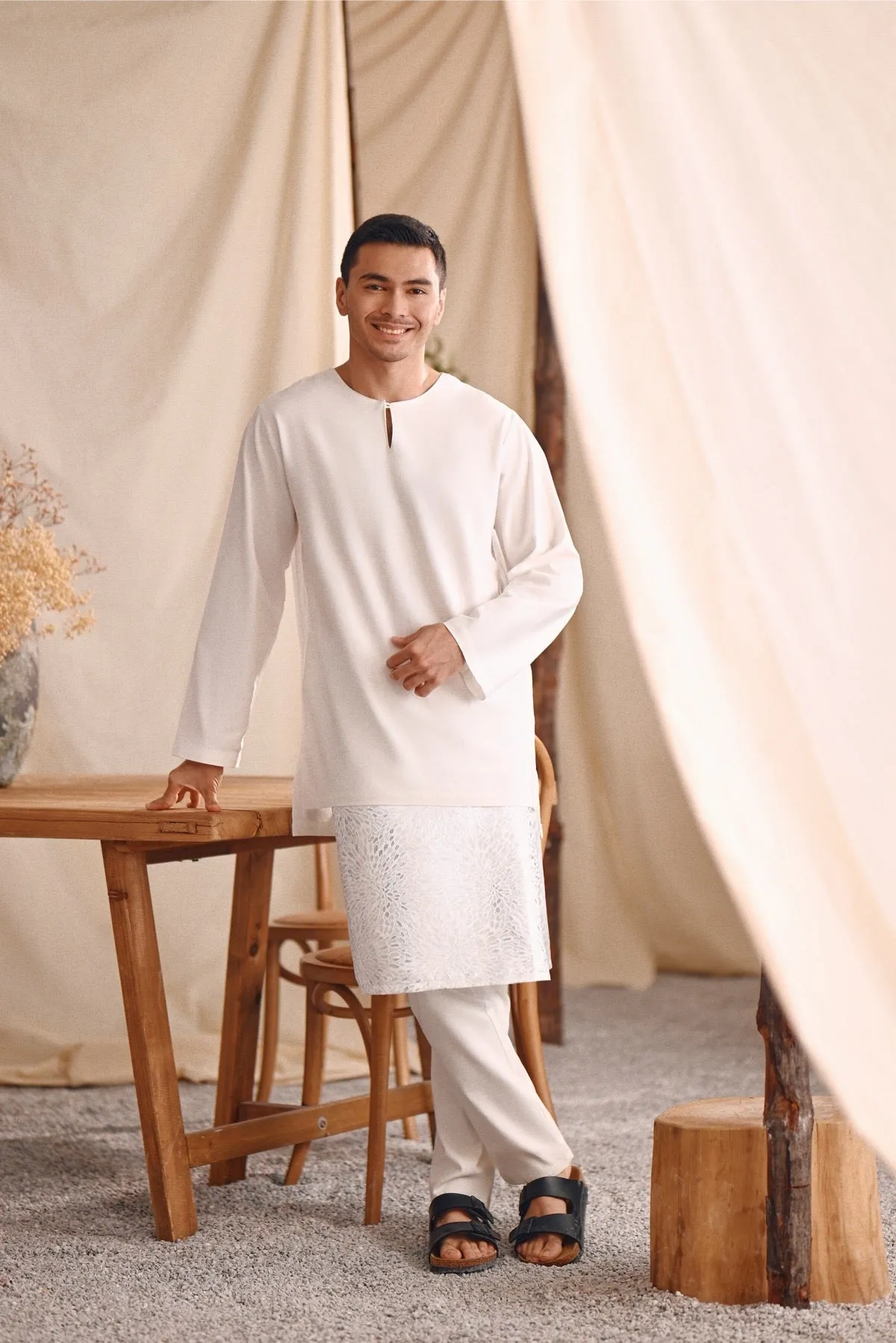 The Bayu Men Kurta - White