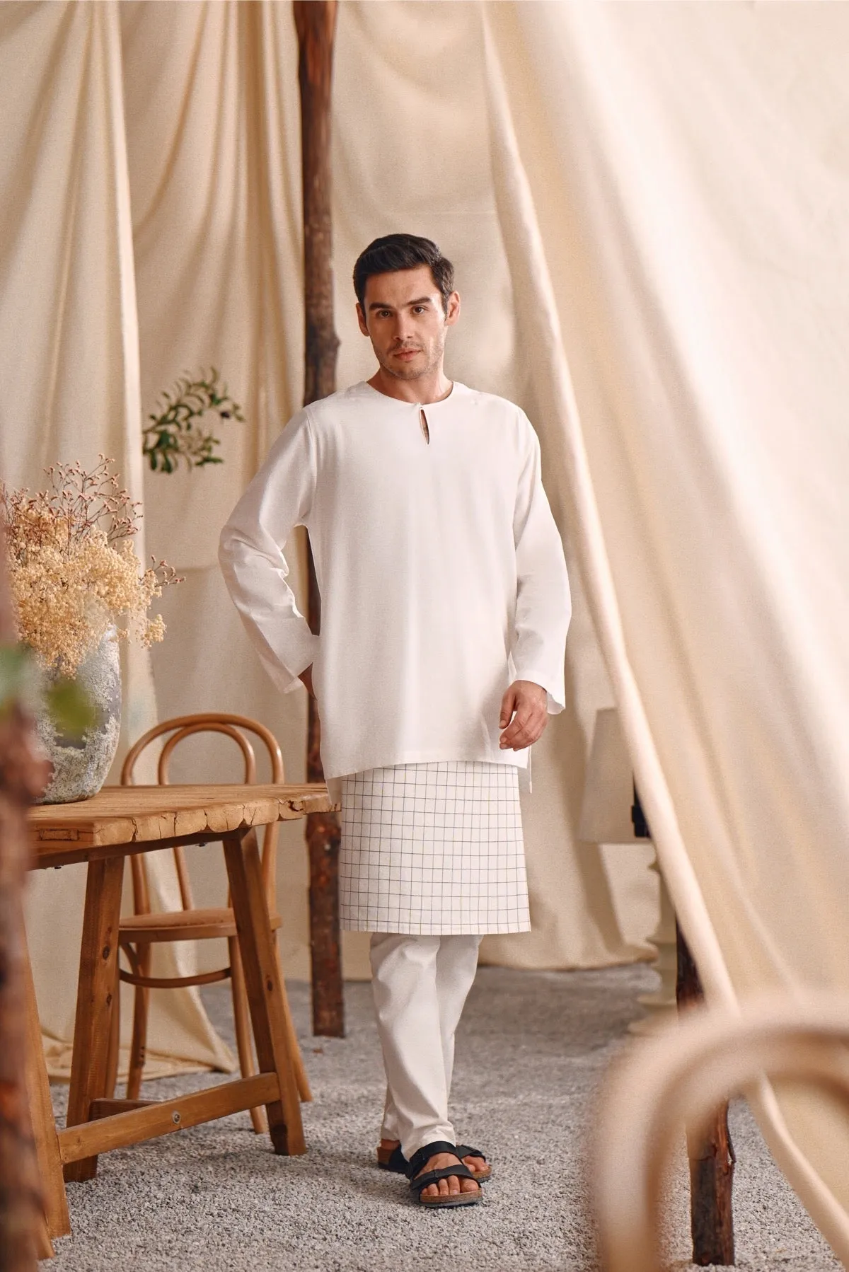 The Bayu Men Kurta - White