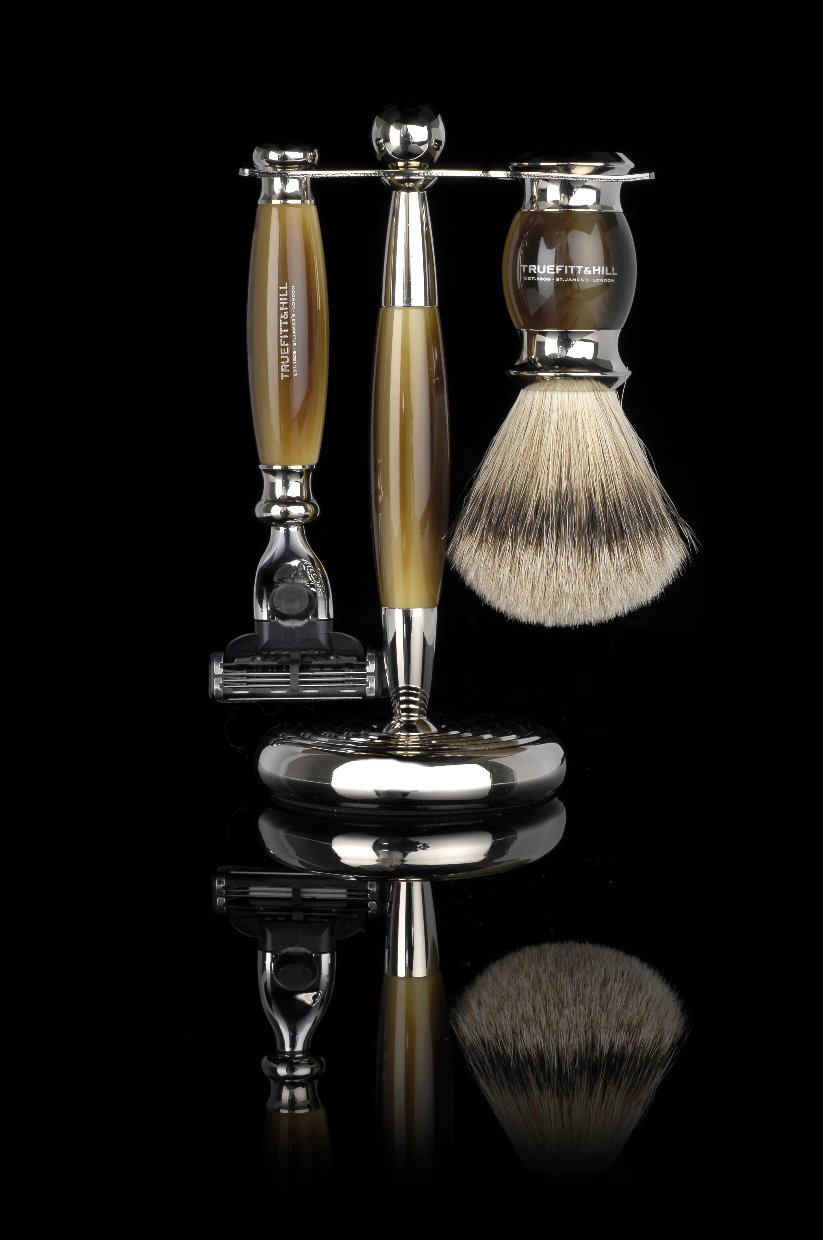 Truefitt & Hill Horn Brown Edwardian Collection Fusion Razor with Super Handmade Shaving Brush and German Steel Chrome Plated Stand